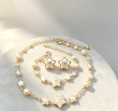 CHANEL 
Necklace 😍
Earring 🐦‍🔥
Bracelet 🦋
Master quality 💯
With normal boxes 🗃️ 
140 dhs🇦🇪🇦🇪

With master box 📦 
170 dhs🇦🇪🇦🇪

Zain216
♥️♥️♥️