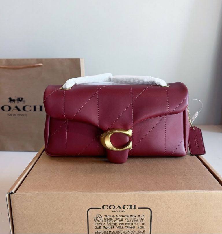 COACH 
HIGH QUALITY 
WITH BOX 
120 dhs💓
Size:26cm

Zain295
♥️♥️♥️