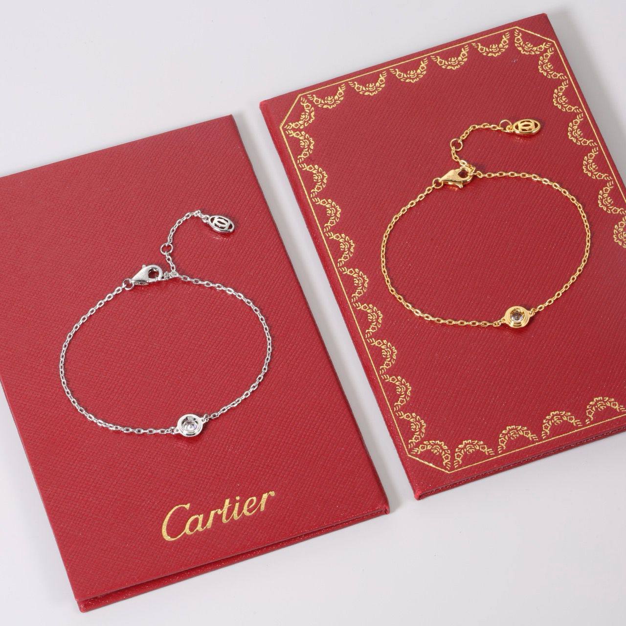 Cartier ❤️‍🔥*
Necklace 🍁
Bracelet 🌸
Earring 💥
Master quality 💯
With normal boxes 🗃️ 
120 dhs✅
With master box 📦 
150 dhs✅

Zain216
♥️♥️♥️
