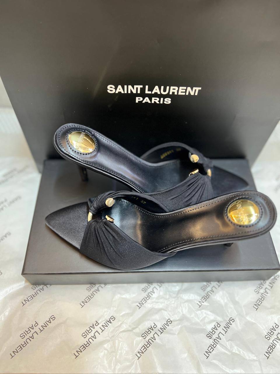 YSL 
140 dhs🪙🌨️
SIZE 36-41 available 😍

Zain88
♥️♥️♥️