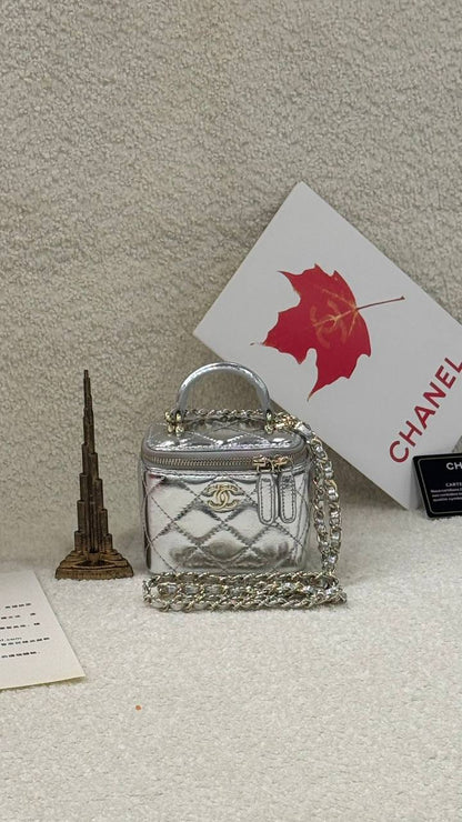 Chanel 
Master
  Micro Size Box🎁
230 dhs✅

Zain131
♥️♥️♥️