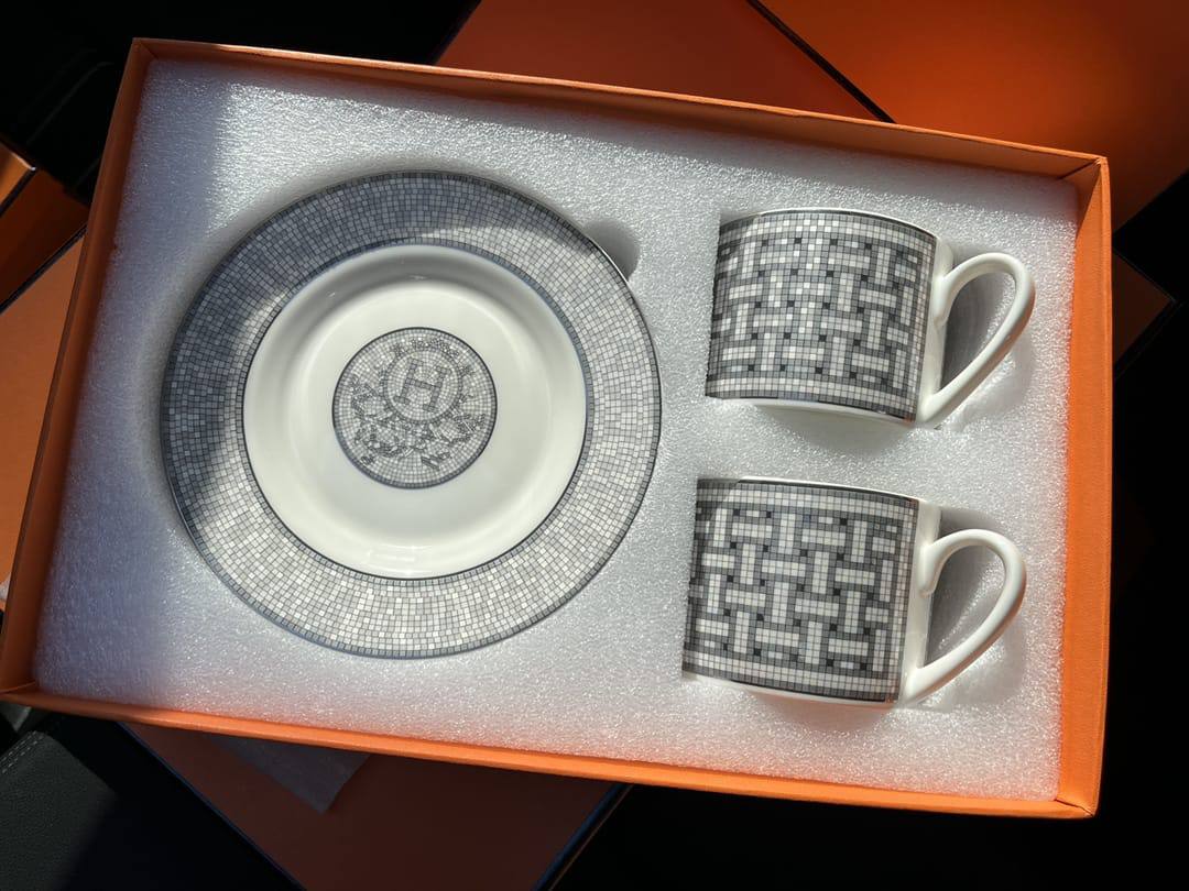 Branded mugs set

130 dhs 
set 4 pc 

with box🎁🎁🎁

Zain205
♥️♥️♥️