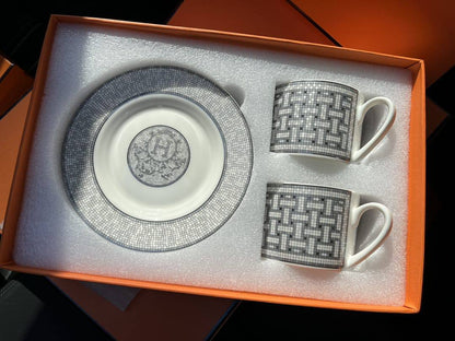 Branded mugs set

130 dhs 
set 4 pc 

with box🎁🎁🎁

Zain205
♥️♥️♥️