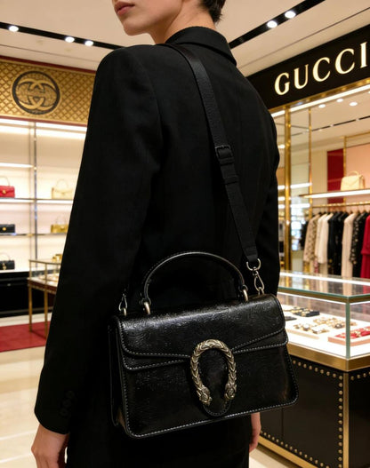 Gucci

100 dhs✅

with box 
🎁🎁🎁

Size:23/8/15

Zain07
♥️♥️♥️