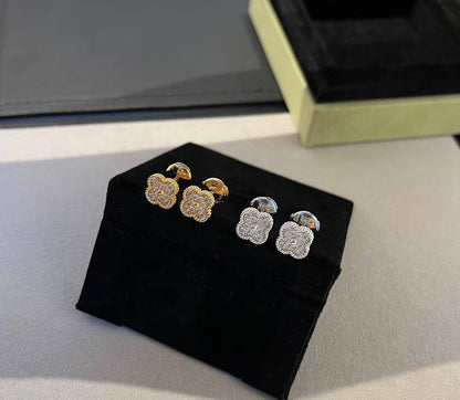 VCA 🦋*
Mini Earring🌸
Master quality 💯

With normal boxes 📦 
45 dhs🪙🌨️

With master box 🗃️ 
75 dhs🪙🌨️

Zain216
♥️♥️♥️