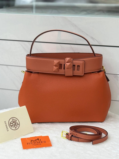 HERMES NEW 💫
GOOD QUALITY 💯
SIZE ( 28CM)
95 dhs❣️

Zain28
♥️♥️♥️