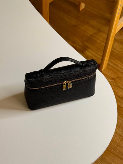 LORO PIANA 

19cm

320 dhs🇦🇪🇦🇪🇦🇪
 MASTER QUALITY
 With box🎁

Zain167
♥️♥️♥️