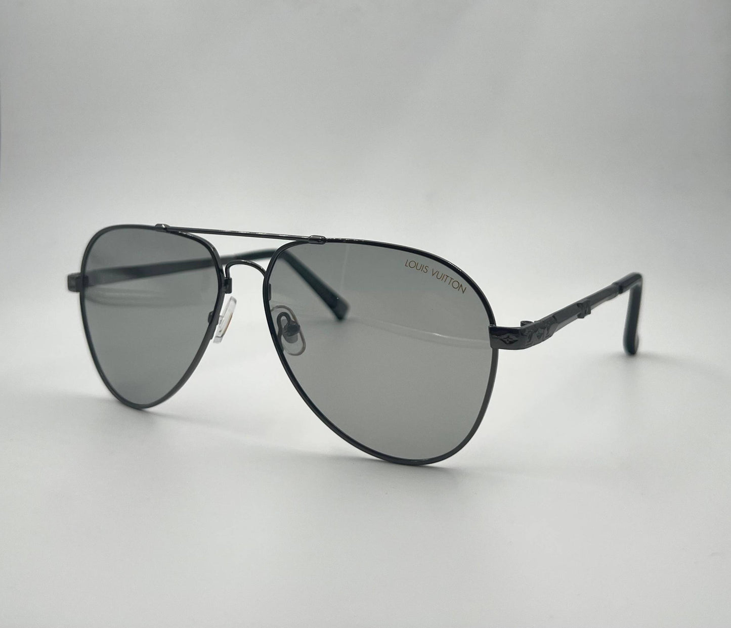 LV
Sunglasses 🕶️ 
good quality 💯
With master box 🗃️ 
50 dhs❤️

Zain273
♥️♥️♥️
