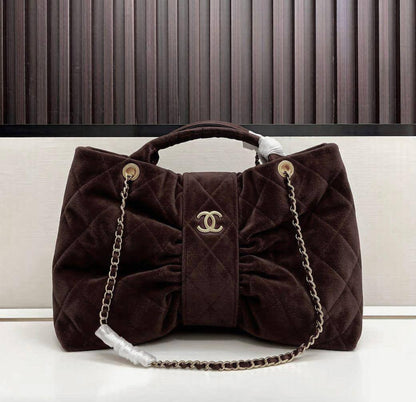 CHANEL 
COPY ONE 
150 dhs✅

Zain295
♥️♥️♥️
