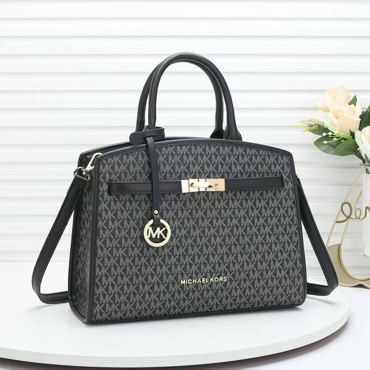 MK

Good quality 

Size  30cm
105 dhs🇦🇪🇦🇪

Zain70
♥️♥️♥️
