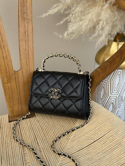Chanel 
90 dhs🇦🇪🇦🇪
with box
size 15×6×12cm

Zain42
♥️♥️♥️