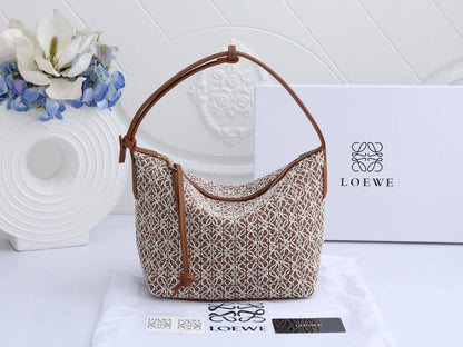 Loewe 
85 dhs✅
with box
size 20×10×20cm

Zain213
♥️♥️♥️
