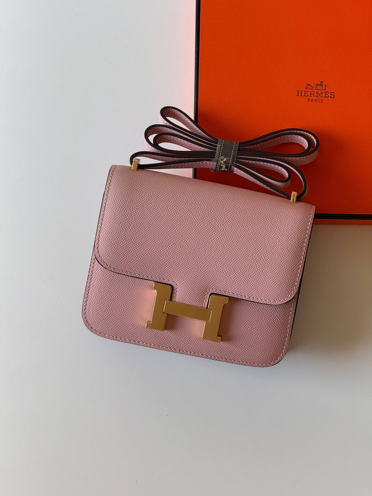Hermes 

constance 19cm 💕

Master quality😍
with box❤️
340 dhs🇦🇪🇦🇪

Zain52
♥️♥️♥️