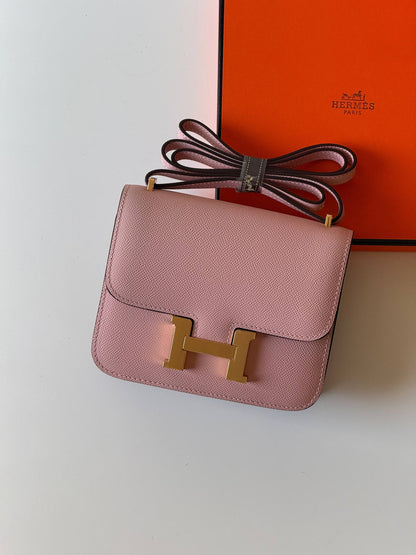 Hermes 

constance 19cm 💕

Master quality😍
with box❤️
340 dhs🇦🇪🇦🇪

Zain52
♥️♥️♥️
