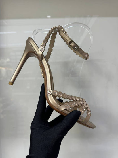 AQUAZZURA
*master quality*🥳
*size: 36 to 42*👠
350 dhs🪙🌨️

Zain119
♥️♥️♥️
