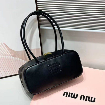 MIU MIU 
Best quality 
100 dhs✅

size 30. Cm

Zain290
♥️♥️♥️