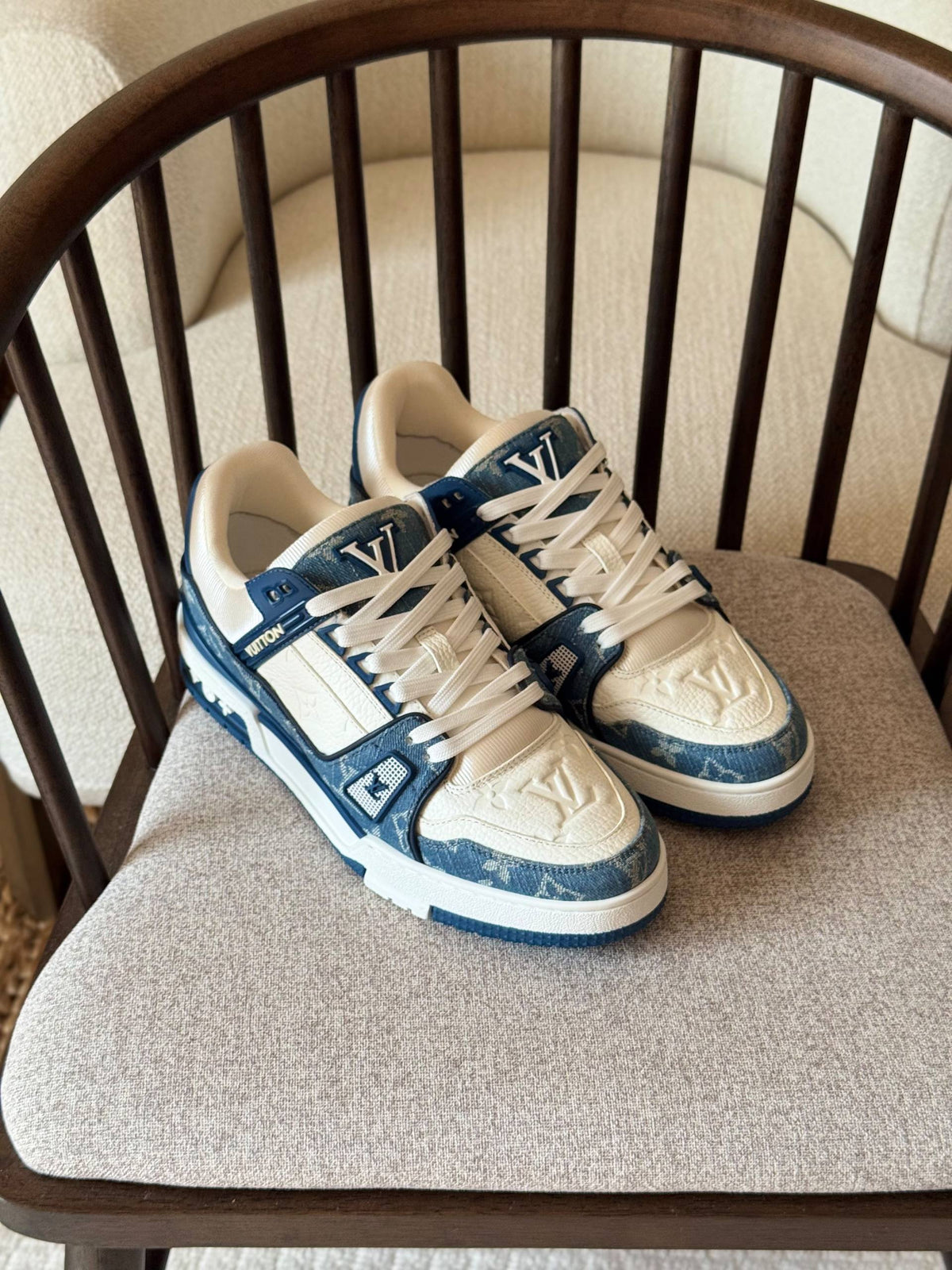 LV Sneaker 

AAA Quality

 size:40 to 46 

560 dhs🇦🇪🇦🇪

Zain185
♥️♥️♥️