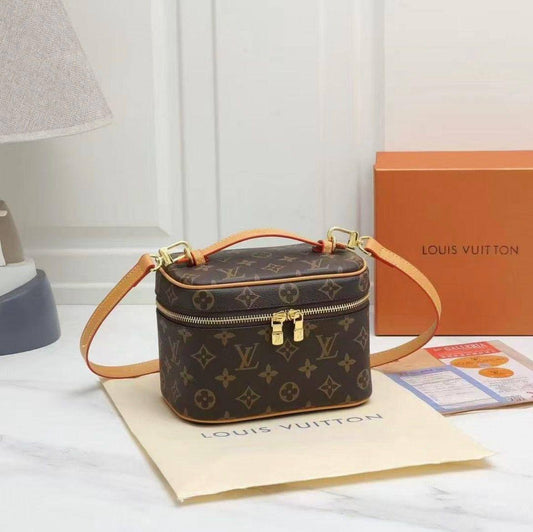 LV
17cm with box 90 dhs🪙🌨️
20cm with box 100 dhs🪙🌨️
25cm with box 105 dhs🪙🌨️

Zain93
♥️♥️♥️