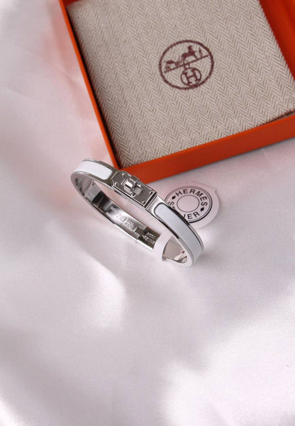 *HERMES*  🧡🐎
    *  ⬆️MINI CLIC KELLY BRACELET
* ⁠↗️ *Super Master Quality* ®️
* ⁠Gold Plated
* ⁠Size 17cm
*125 dhs👑* with *Normal* Box & Bag
*145 dhs👑* with *Orignal* Packaging 🎁

Zain209
♥️♥️♥️