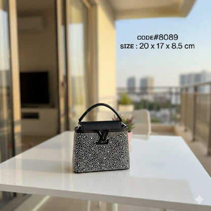 LV
ᴄᴀᴘᴜᴄᴄɪɴᴇ ɪɴ ɢʟɪᴛᴛᴇʀs
sᴜᴀᴅᴇ ᴍᴀᴛᴛᴇ ʟᴇᴀᴛʜᴇʀ ᴍᴀᴛᴇʀɪᴀʟ
ᴡɪᴛʜ ʟᴏɴɢ ʙᴇʟᴛ sᴛʀᴀᴘ
sɪʟᴠᴇʀ ʜᴀʀᴅᴡᴀʀᴇ
sɪᴢᴇ : 20 cm
ᴡɪᴛʜ BOX
🎁🎁🎁

70 dhs🪙💚

Zain31
♥️♥️♥️