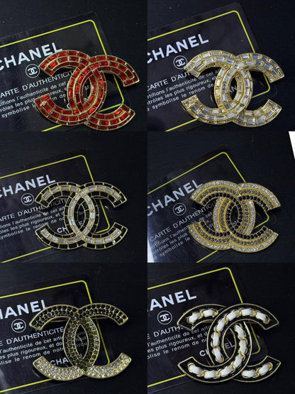 BROOCH Jewelry 🔥*
Non tarnish 💯
good quality 💯
With black boxes 🗃️ 
20 dhs❣️
With normal boxes 📦 
And paper bag🛍️
30 dhs❣️

Zain216
♥️♥️♥️