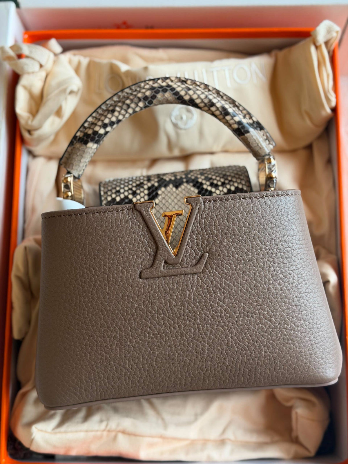 LV

For Price 👇 WhatsApp✅
0568585901 
0507557372
0552275751 Owner Zain 👌

ZainETAG 4
♥️♥️♥️