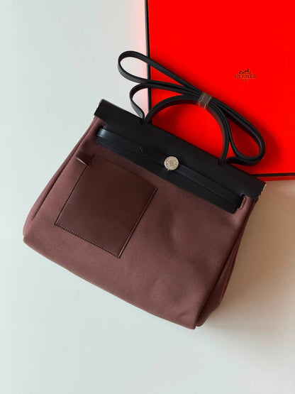 Hermes Herbag 31cm💕Master quality 😍with box❤️
630 dhs🇦🇪🇦🇪

Zain52
♥️♥️♥️