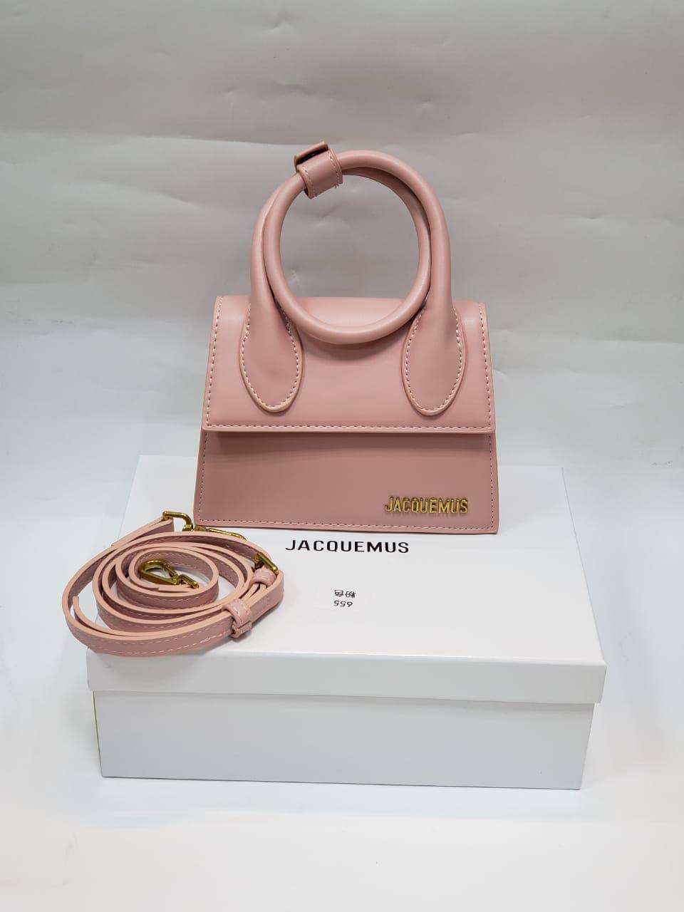 JACQUEMUS

Best quality

with box
105 dhs🇦🇪🇦🇪

size 18CM

Zain290
♥️♥️♥️