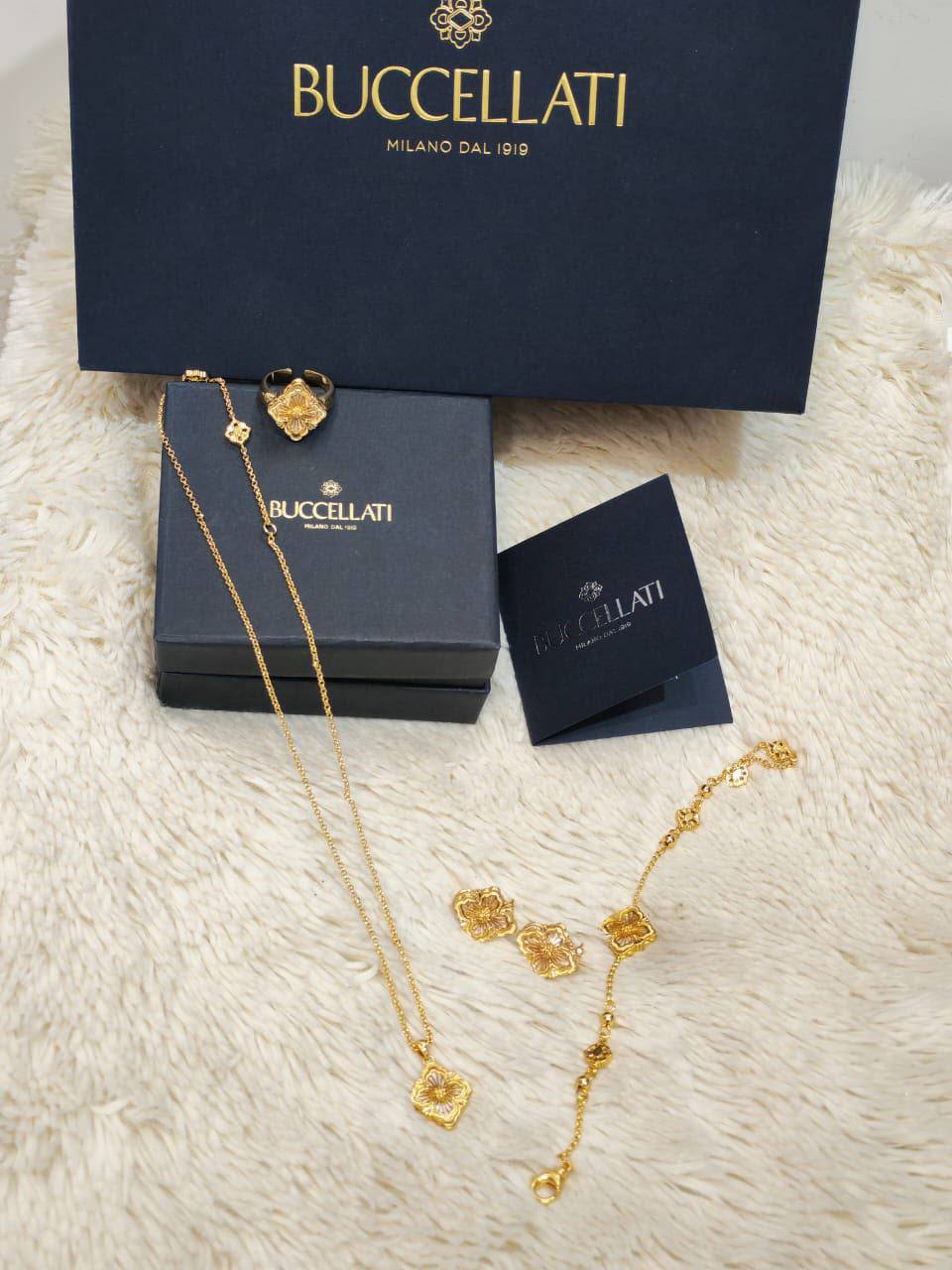 Master branded accessories 

Ask Price WhatsApp

0568585901
0507557372

Zain122
♥️♥️♥️