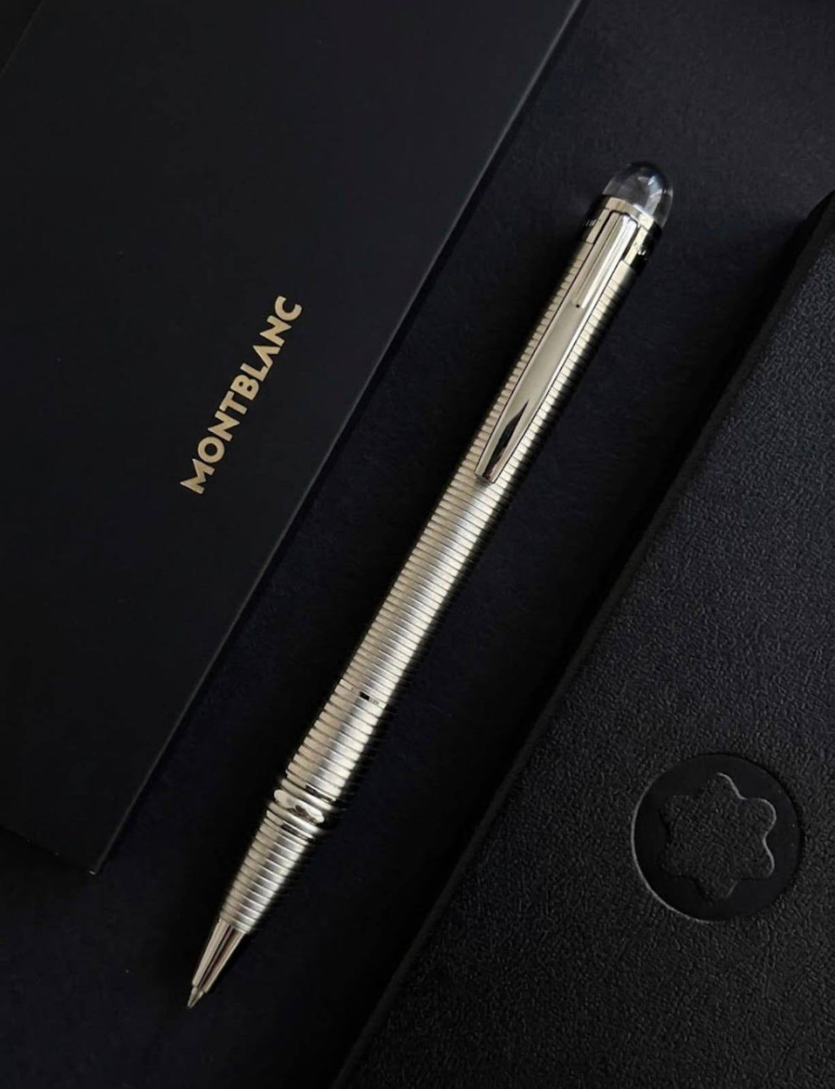 Mont Blanc 

pen master 
quality 
with original box 

95 dhs🇦🇪🇦🇪

Zain59
♥️♥️♥️
