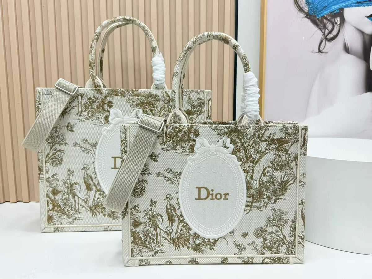 Dior

310 dhs🇦🇪🇦🇪🇦🇪

Zain153
♥️♥️♥️