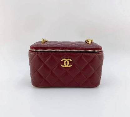 Chanel Makeup Style

95 dhs🪙💕
small size:12*11*7.5

100 dhs🪙💕
big size：17.5*8.5*11

with box
🎁🎁🎁
Very good quality

Zain07
♥️♥️♥️