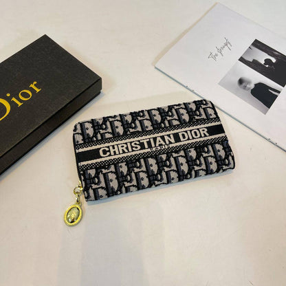 Dior 

45 dhs🪙💕

with box
🎁🎁🎁

Zain44
♥️♥️♥️