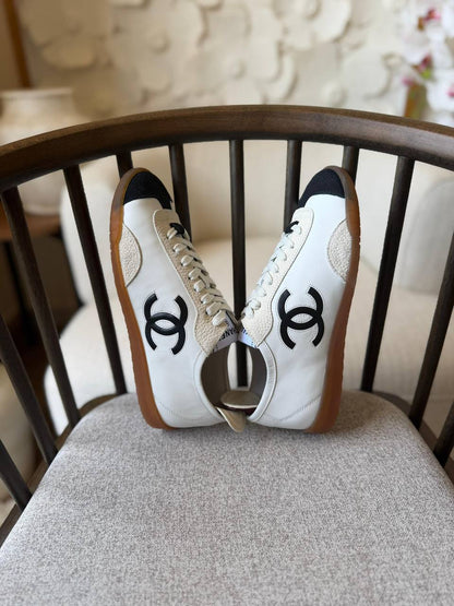 Chanel 
𝑨𝑨𝑨 𝑸𝒖𝒂𝒍𝒊𝒕𝒚
𝑺𝒊𝒛𝒆 𝟑5 𝒕𝒐 𝟒2 
450 dhs✅

Zain81
♥️♥️♥️