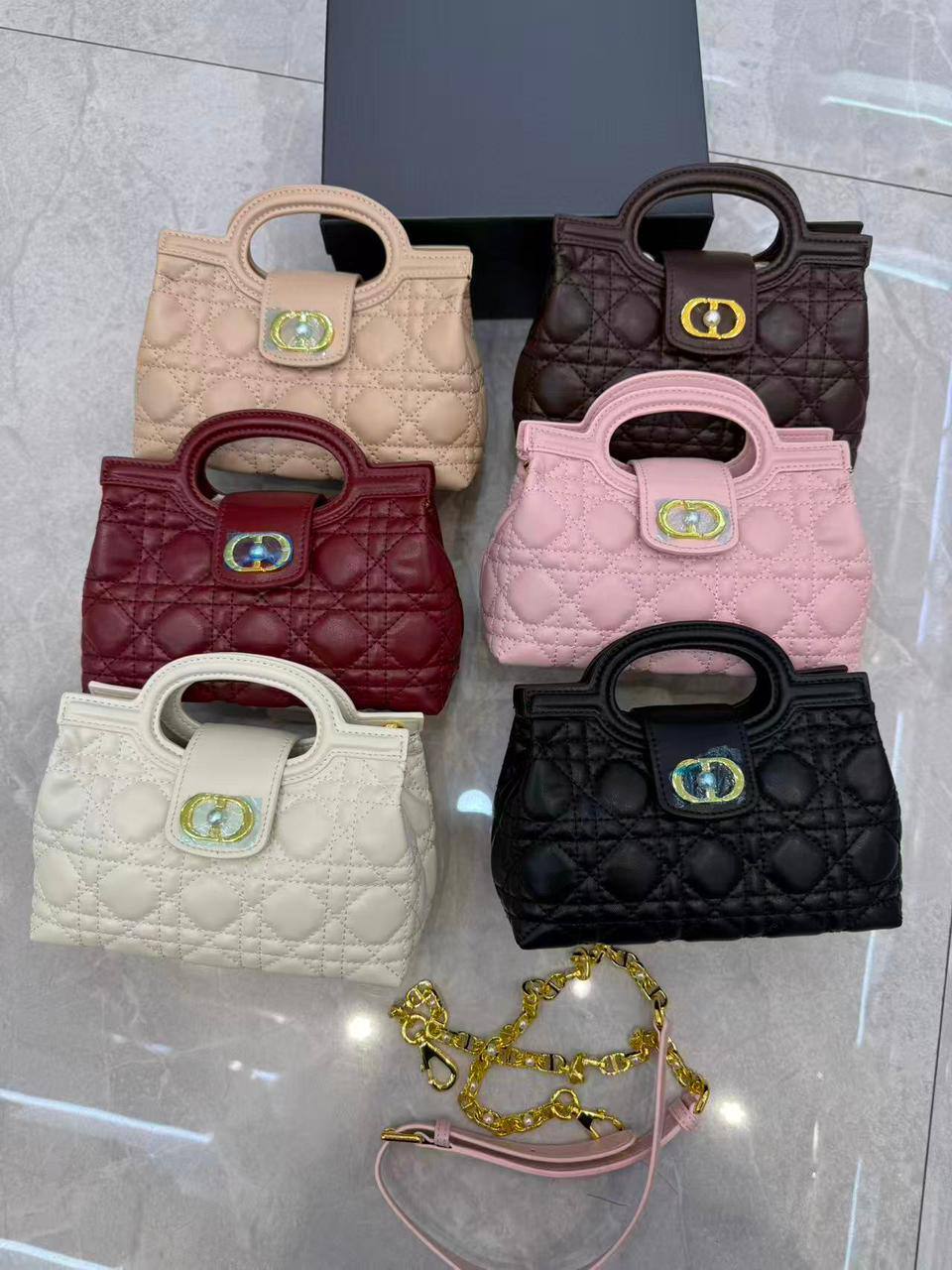 Chanel
105 dhs🪙🌨️

Zain132
♥️♥️♥️