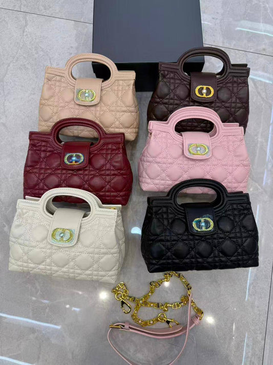 Chanel
105 dhs🪙🌨️

Zain132
♥️♥️♥️