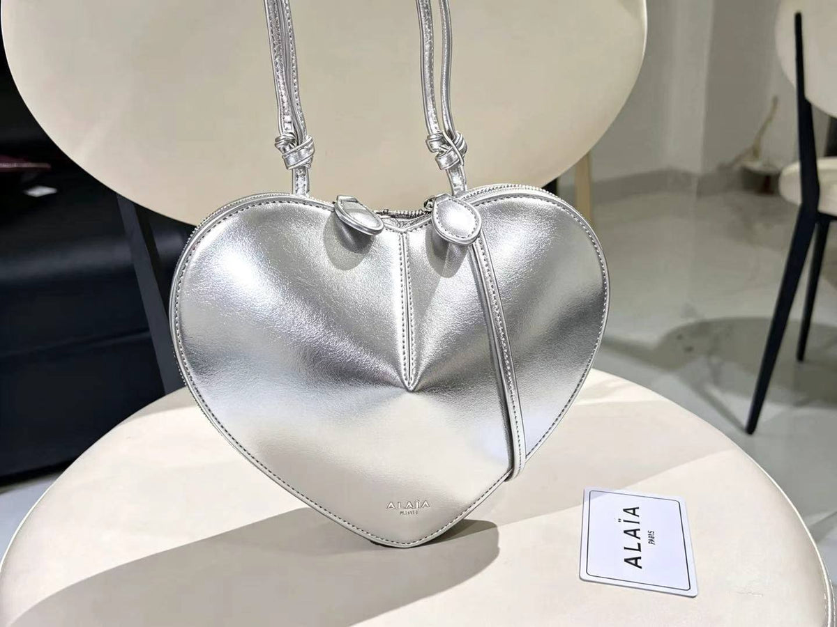 ALAÏA 

100 dhs🇦🇪🇦🇪

with box
size 23×18×10cm

Zain42
♥️♥️♥️