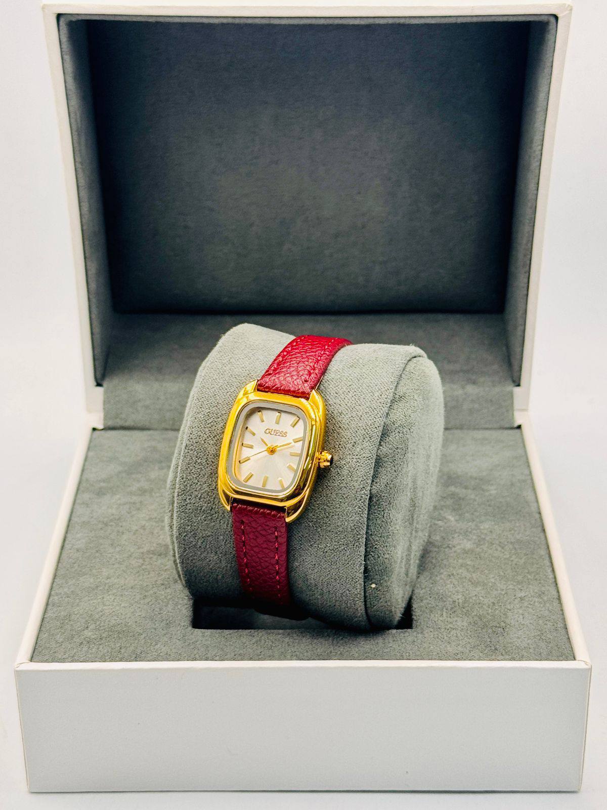 Guess ladies
*New arrival*🔥
45 dhs❣️

Zain08
♥️♥️♥️