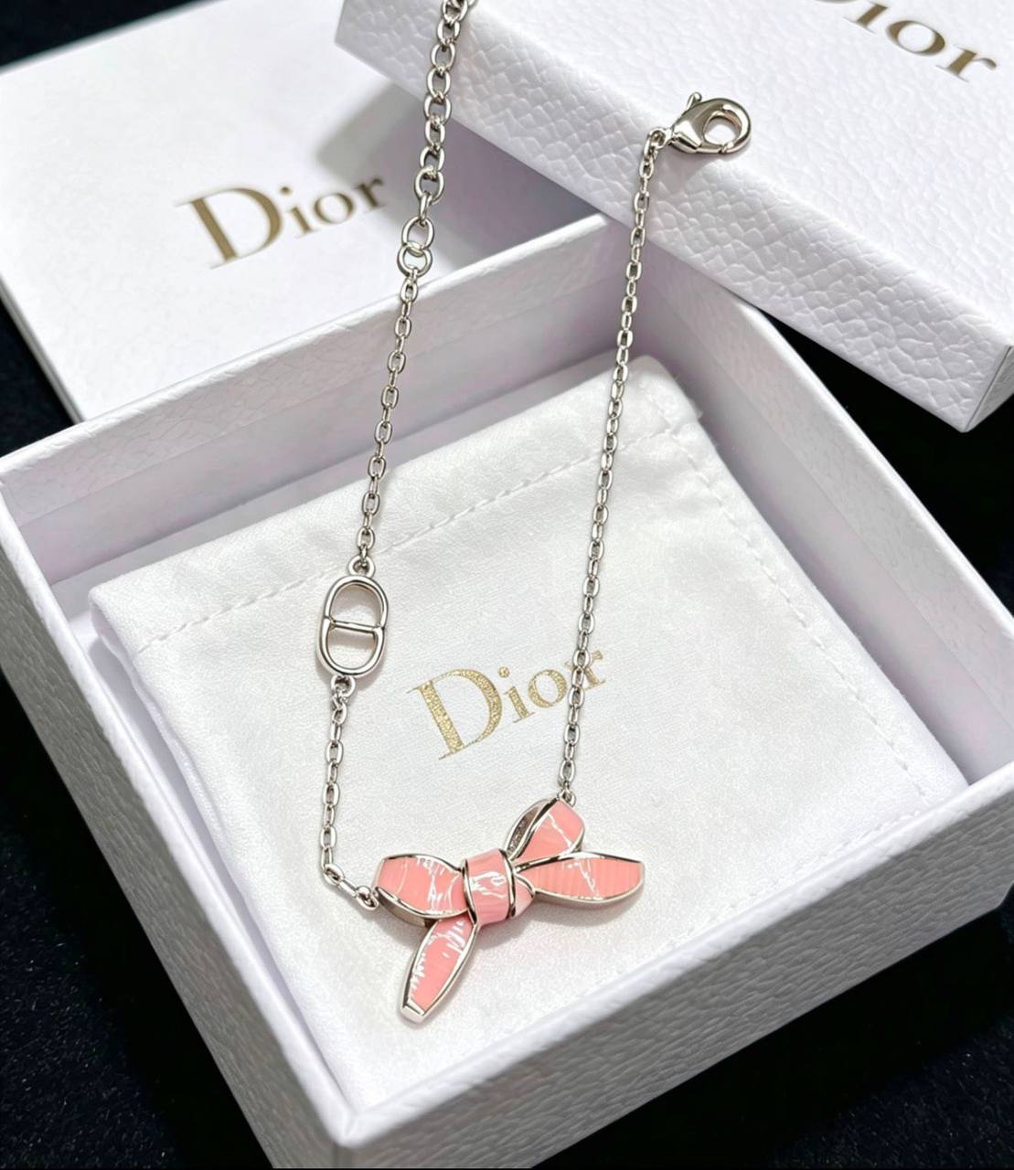 Dior 
Full set 
Master ☘️

120 dhs 
 
Normal box

Zain48

♥️♥️♥️