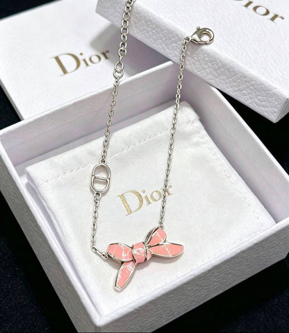 Dior 
Full set 
Master ☘️

120 dhs 
 
Normal box

Zain48

♥️♥️♥️
