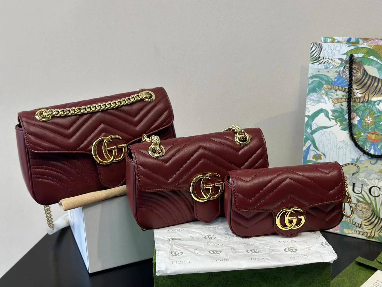 GUCCI 
Master
17CM 220 dhs💓
22CM 240 dhs💓
26CM 260 dhs💓

     WITH BOX
🎁🎁🎁

Zain131
♥️♥️♥️