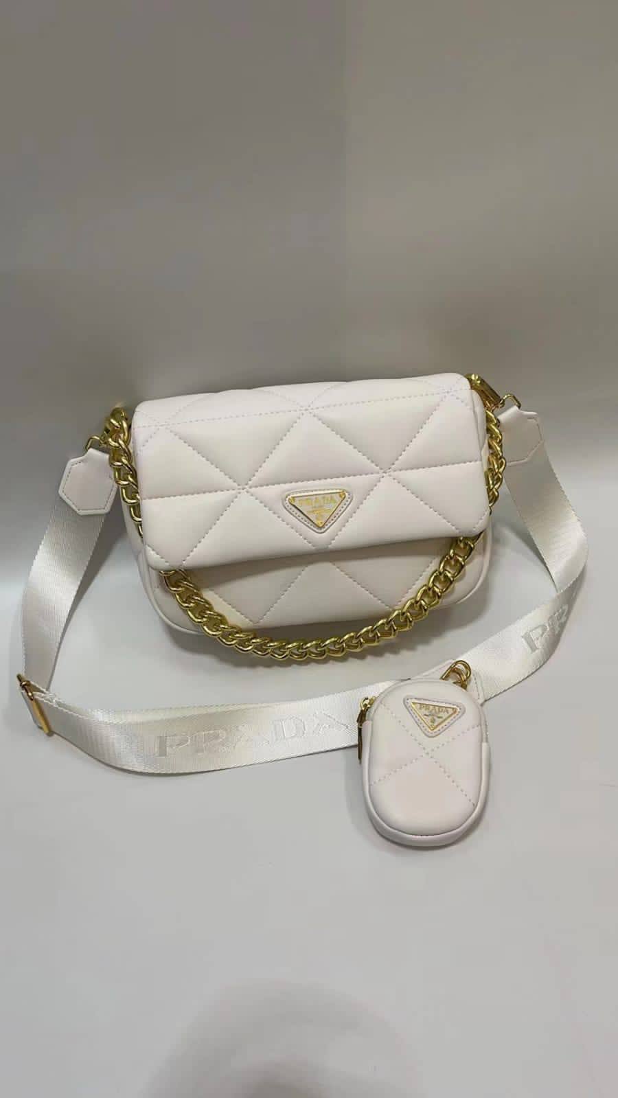 Prada
95 dhs🇦🇪🇦🇪

High quality
24cm

Zain26
♥️♥️♥️