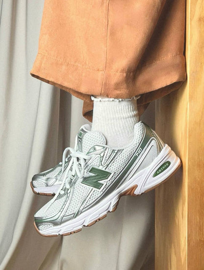 New balance 740 , 
Size 36 to 45 , 
190 dhs✅

Zain196
♥️♥️♥️