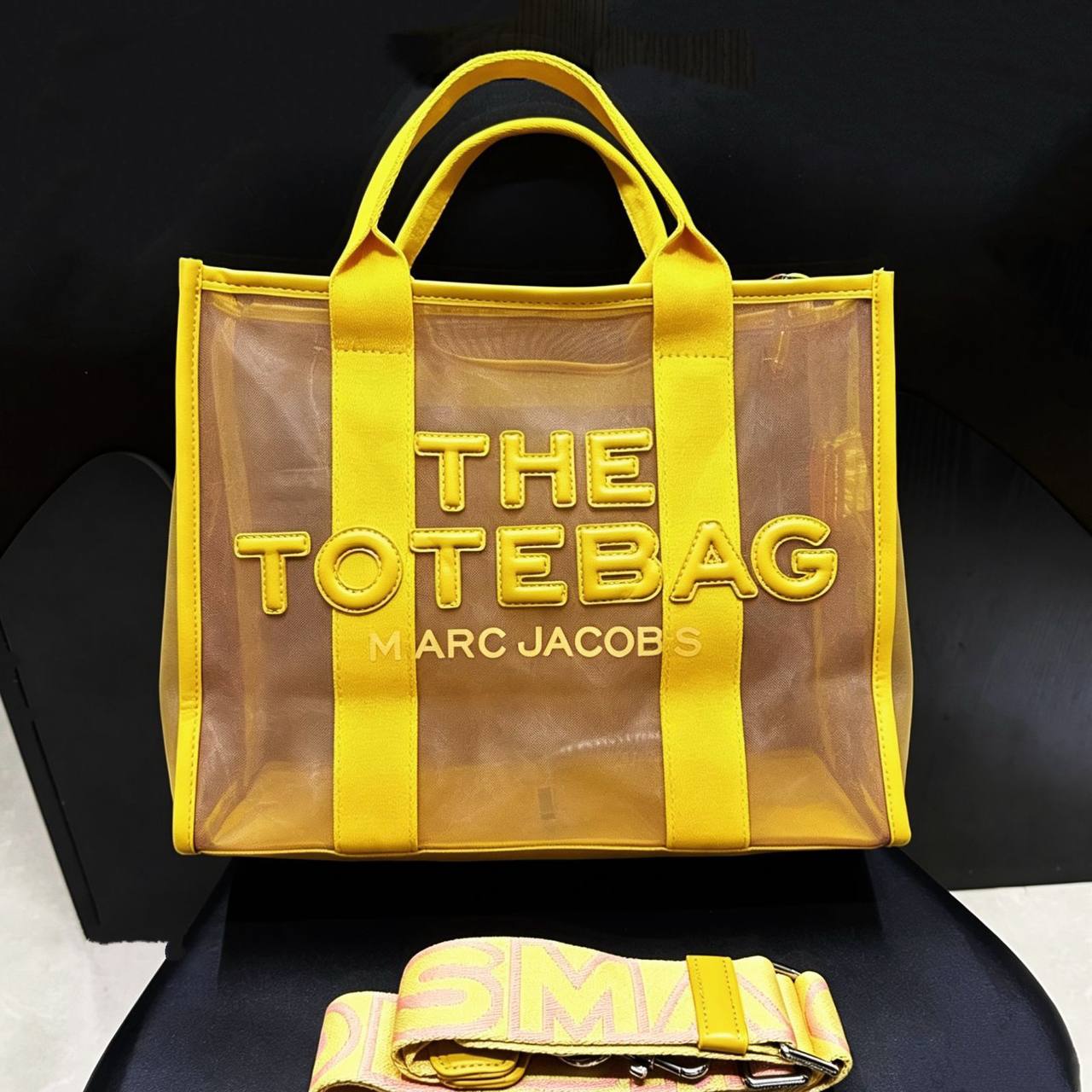 MARC JACOBS 
THE TOTE BAG  
BEACH BAG 
HIGH QUALITY 
110 dhs✅

Zain39
♥️♥️♥️