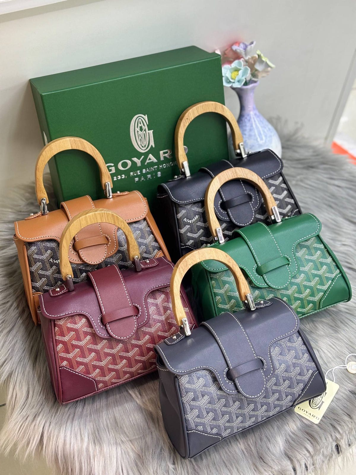 Goyard 

SIZE 20 CM    

 115 dhs🇦🇪🇦🇪

Withbox

Zain244
♥️♥️♥️