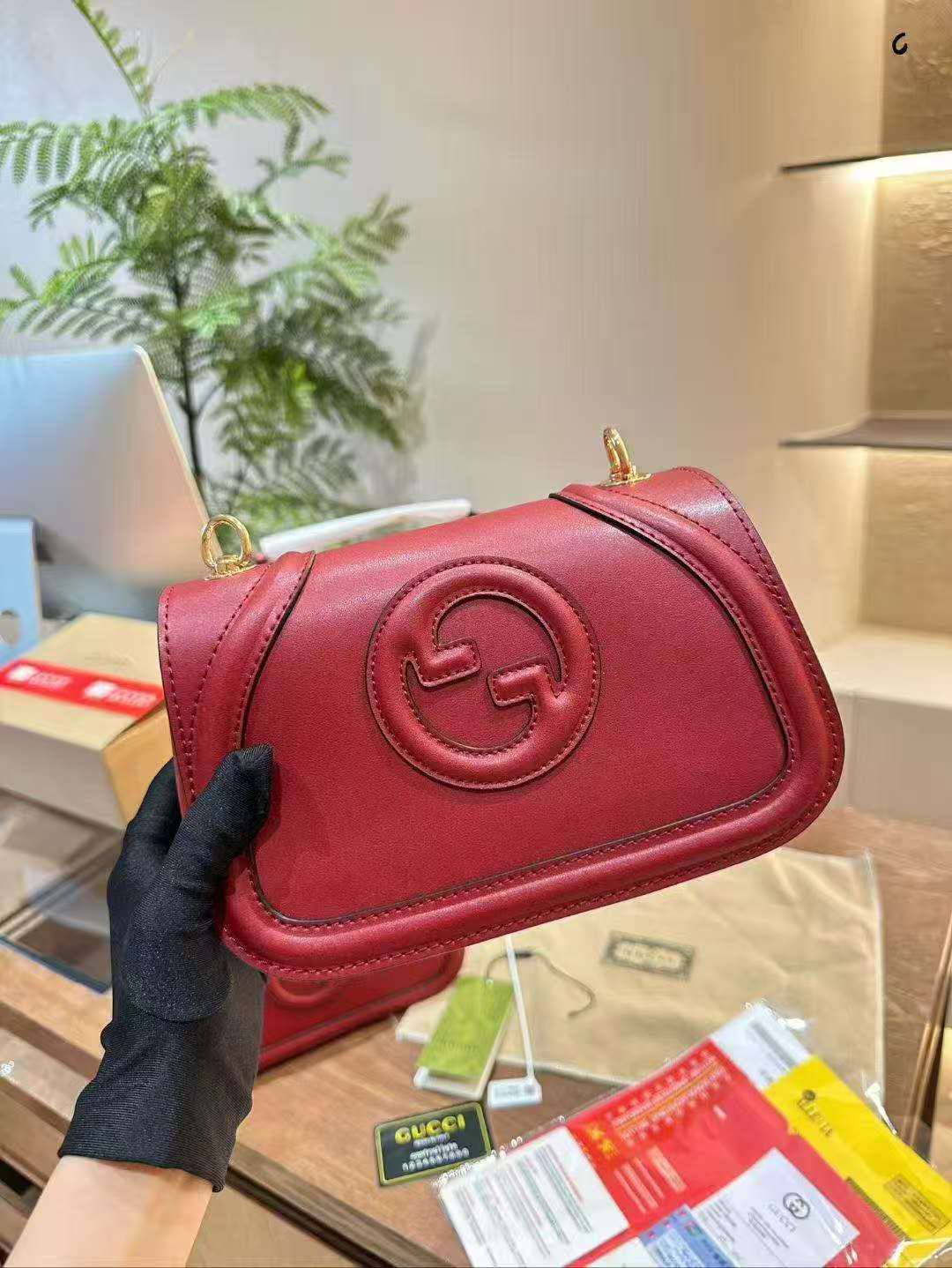 GUCCI 
good QUALITY 
105 dhs✅

Zain200
❣️❣️❣️