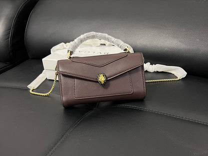 Bvlgari 
100 dhs🇦🇪🇦🇪

with box 
high quality

20 cm

Zain26
♥️♥️♥️