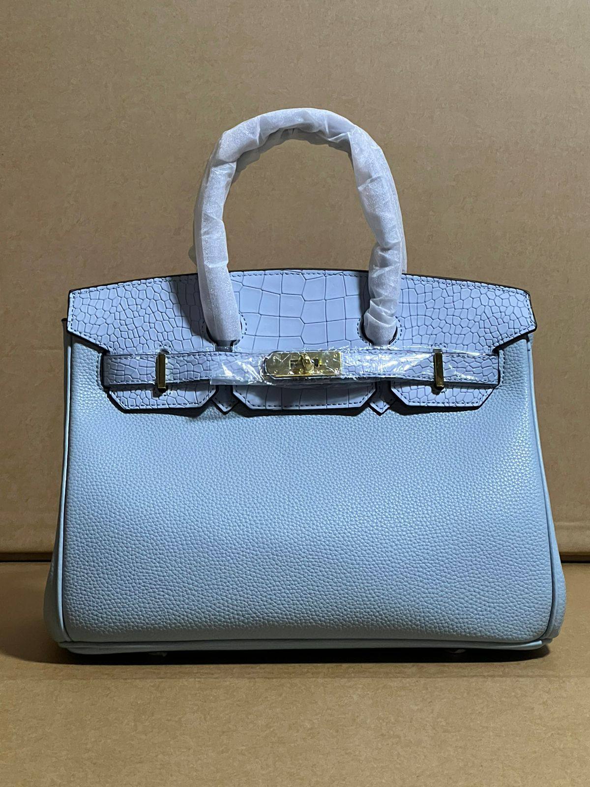 Hermes
 size 30 cm 
120 dhs❣️

Zain278
♥️♥️♥️