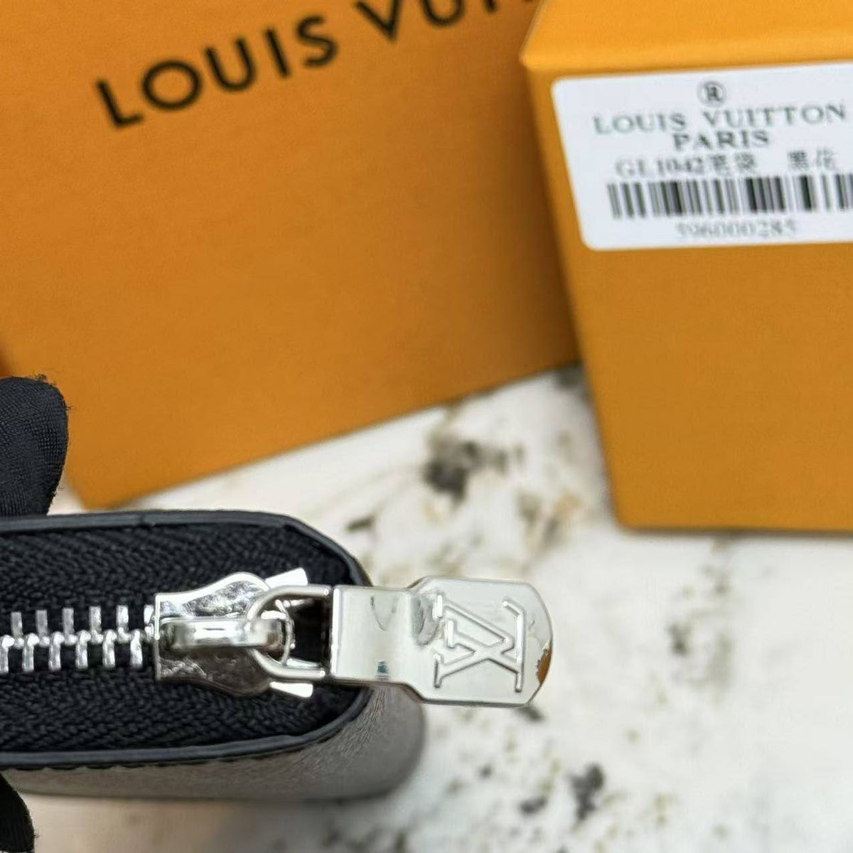 LOUIS VUITTON 

PEN BAG 

NEW CAME 
GOOD QUALITY 
WITH BOX 

55 dhs🇦🇪🇦🇪

Zain295
♥️♥️♥️