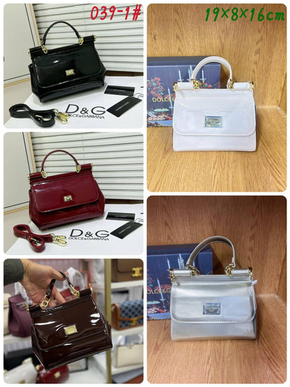 D&G
High quality
With box
 100 dhs✅

Zain50
♥️♥️♥️